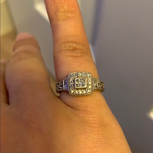 Gorgeous ring - Picture 3 of 3